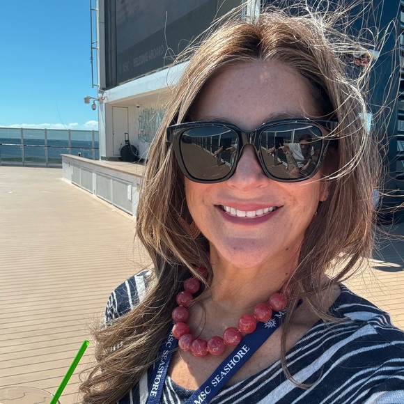 Meet your Posher, Alexandra - Picture 1 of 1